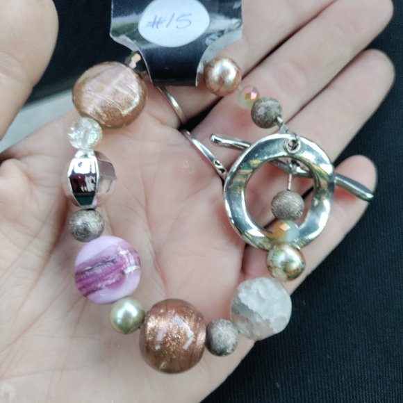 Handmade bracelet with resin beads - Picture 6 of 10